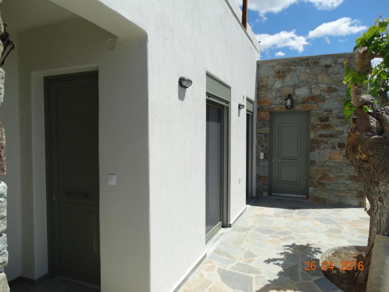 Balkonikarystos Apartment ภายนอก รูปภาพ